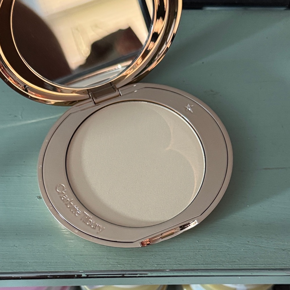 Charlotte Tilbury $48msrp 1 Fair Airbrush Flawless Finish Micro Powder - Picture 6 of 6